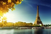 В Париже можно бесплатно развлечься и недорого поесть. // Iakov Kalinin, shutterstock