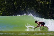 В парке Surf Snowdonia можно научиться серфингу. // surf-report.co.uk