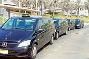 В такси Абу-Даби работают водители из множества стран. // chatru.com