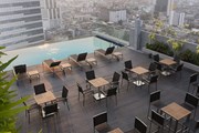 Бассейн и бар на крыше отеля. // amarahotels.com