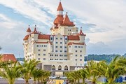 Отель "Богатырь" похож на сказочный замок. // Travel.ru