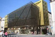 Отель расположен в самом центре города. // marriott.com