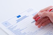 Чтобы получить шенгенскую визу, нужно не только заполнить анкету, но и сдать биометрические данные. // Batanin