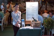 Не рассчитывая на то, что клиент вернется, владельцы туристических ресторанов кормят невкусно и дорого. // Paul Prescott