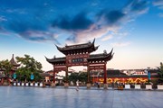 Мемориальная арка в Нанкине // chungking, shutterstock.com