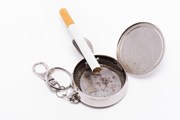 Портативные пепельницы будут бесплатными для туристов. // Josfor, shutterstock.com