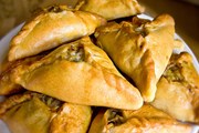 Туристы охотно посещают рестораны национальной кухни. // ektrest.ru