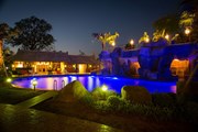 В отеле - один из самых больших в Азии бассейнов. // bespokehospitalitymanagement.com