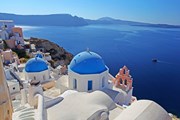 Райский остров Санторини. // Dan Breckwoldt, shutterstock.com