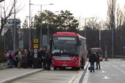 Посадка пассажиров "Победы" на автобус в аэропорту Братиславы // Юрий Плохотниченко