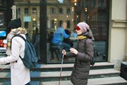 На глазах у экскурсантов - плотные повязки. // "Осязаемый Петербург"