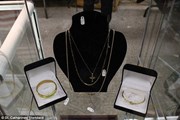 Стоимость лотов - от 5 канадских долларов. // St Catherines Standard