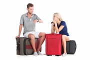 Туристы нервничают в ожидании паспортов с визами. // BlueSkyImage, shutterstock