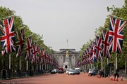 Лондон украшен флагами в честь праздника. // AFP
