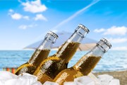 Холодное пиво в жару - под запретом. // Billion Photos, shutterstock.com