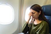 Многие люди боятся летать самолетами. // leungchopan, shutterstock.com