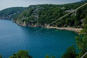 Полет проходит над Адриатическим морем. // facebook.com/ziplinekacjak