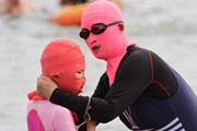 Множество отдыхающих на пляжах в Цандуо пользуются "фейскини". // VCG, CettyImages