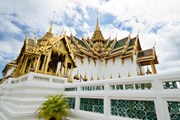 В Королевском дворце все еще идут траурные мероприятия. // sittitap, shutterstock.com