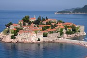 Россияне могут находиться в Черногории без визы до 30 дней. // Wikipedia