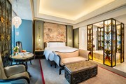 Номер в Wanda Reign on the Bund // wandahotels.com