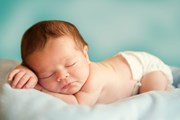 Туристы получают бонусы за зачатие малыша в отеле. // Nadia Cruzova, shutterstock