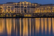 Palazzo Versace Dubai похож на дворец. // palazzoversace.ae