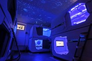 Внутри хостел выглядит как межгалактический крейсер из фантастического фильма. // Subspace hostel