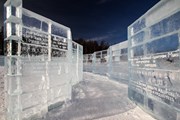 Более 400 ледяных книг с пожеланиями выстроились на Байкале. // rg.ru