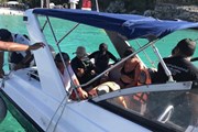 За несоблюдение запрета туристке грозит штраф или тюрьма. // phuketgazette.net