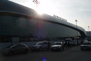 На пути к поездам в Домодедово теперь надо переходить автодорогу // Юрий Плохотниченко
