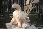 В парке деревянной скульптуры "Лукоморье" // alukomor.ru