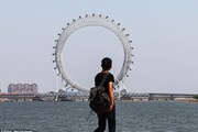 Уникальное сооружение установлено на мосту в городе Вэйфан. // Xinhua