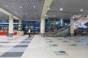 Зал с видом на летное поле стал чистой зоной // Юрий Плохотниченко