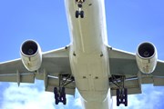 Авиабилеты продолжают дорожать. // thaikrit, shutterstock