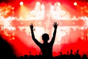 Десятки тысяч туристов приезжают на фестиваль. // szigetfestival.com