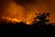 Туристов с полуострова Луштица эвакуировали по воде. // Anadolija, rtcg.me