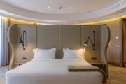 Номер в отеле Círculo Gran Vía // marriott.com