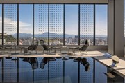Бассейн отеля InterContinental Ljubljana с панорамным видом на город. // ihg.com