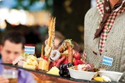 Традиционное пиво и закуски - на Октоберфесте в Париже и Марселе. // oktoberfestmarseille.fr
