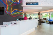 Лобби отеля, оформленное в стиле нью-йоркской подземки. // accorhotels.com