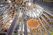 На входе в собор Святого Семейства установили сканеры. // barcelonaguidebureau.com
