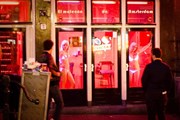 Власти города защищают частную жизнь работниц секс-индустрии. // amsterdam-travel-guide.net