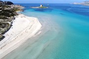 Пляж Ла-Пелоса покрыт белоснежным песком. // sardegnainblog.it