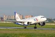 Самолет "Уральских авиалиний" // Юрий Плохотниченко