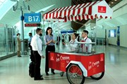 Лоток с бесплатным мороженым в аэропорту Дубая // emirates.com