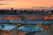 Власти борются с экскурсиями по крышам. // loveisspb.com